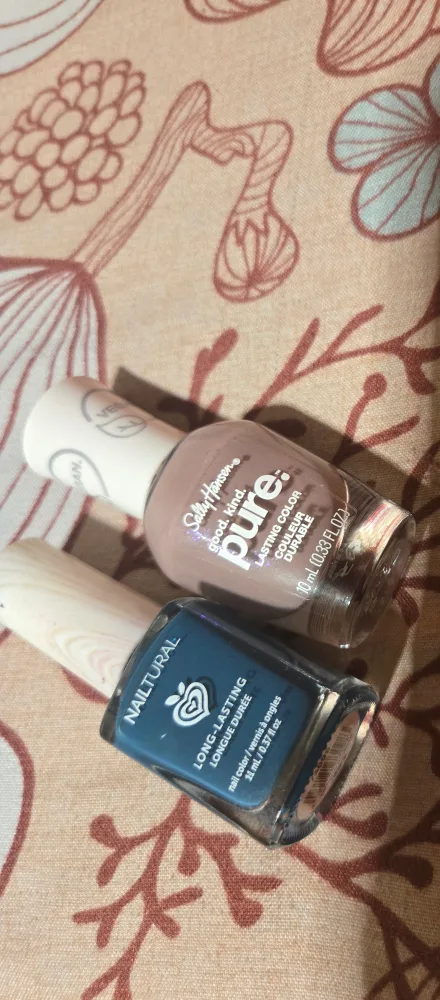 Bundle of 2 Nail Polishes - Nailtural & Sally Hansen thumbnail