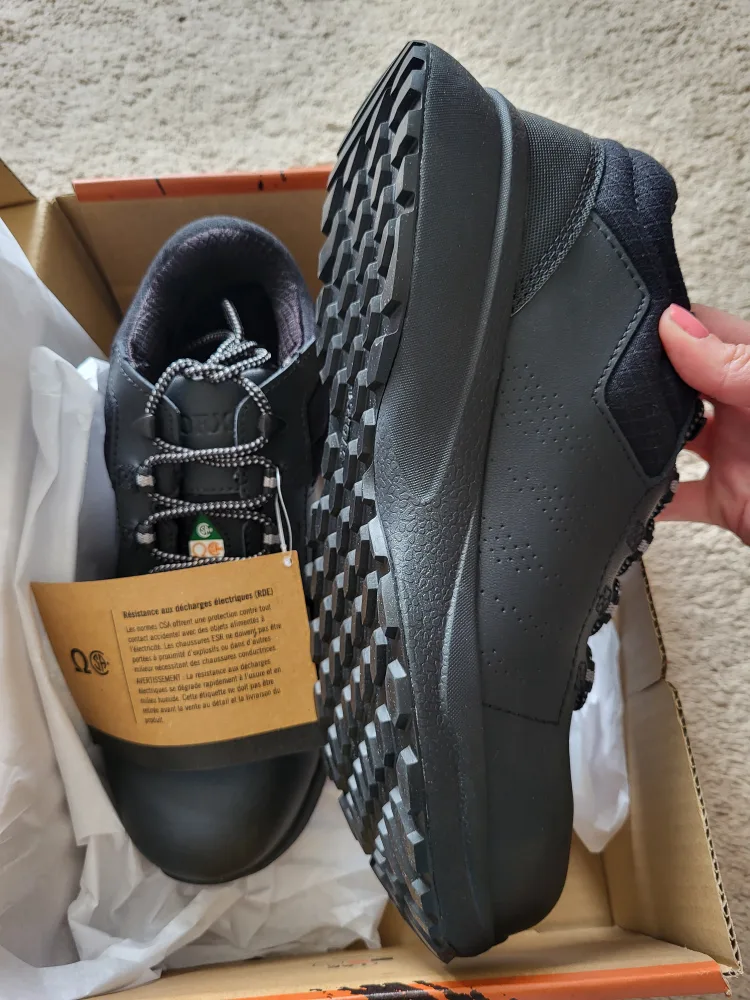 Womens steel toe work shoes size 9 (New in box) image indicator(2)