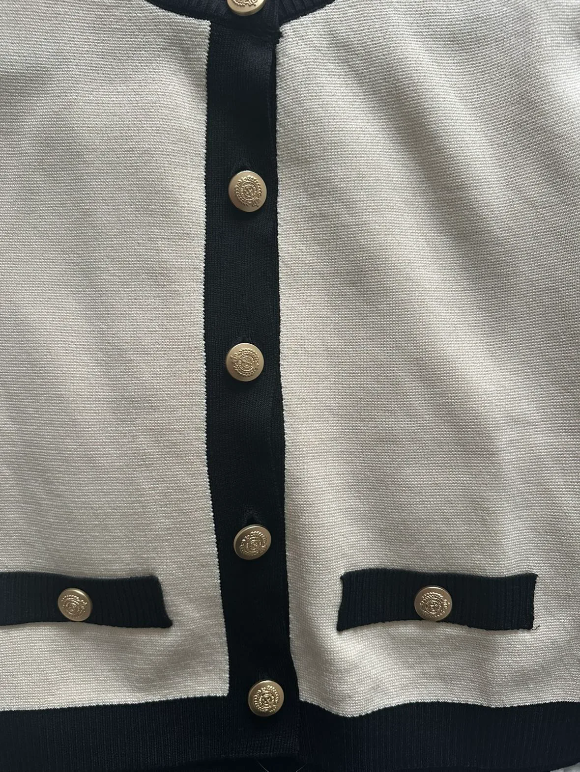 Short sleeved cardigan image indicator(7)