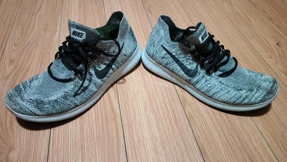 Nike Running Shoes - Size 10 US Men's image indicator(4)