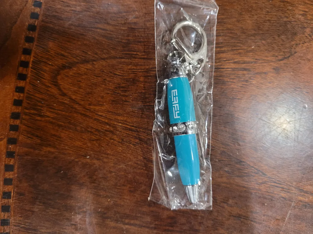 EFFY 2-Piece Keychain Set: Rhinestone Leopard and Pen image indicator(5)