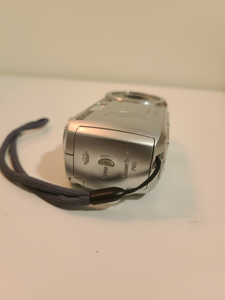 Sony Cybershot 4.1MP Digital Camera - photo 5