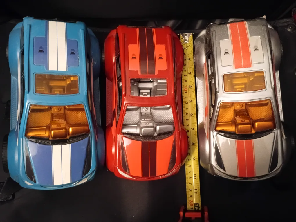 Set of 3 Collectible Toy Cars image indicator(4)