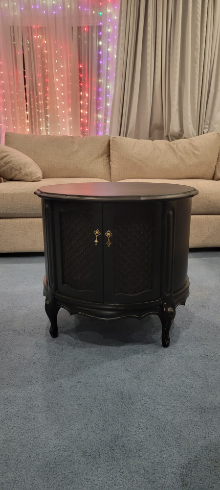 Vintage Black Round End Table 🧡