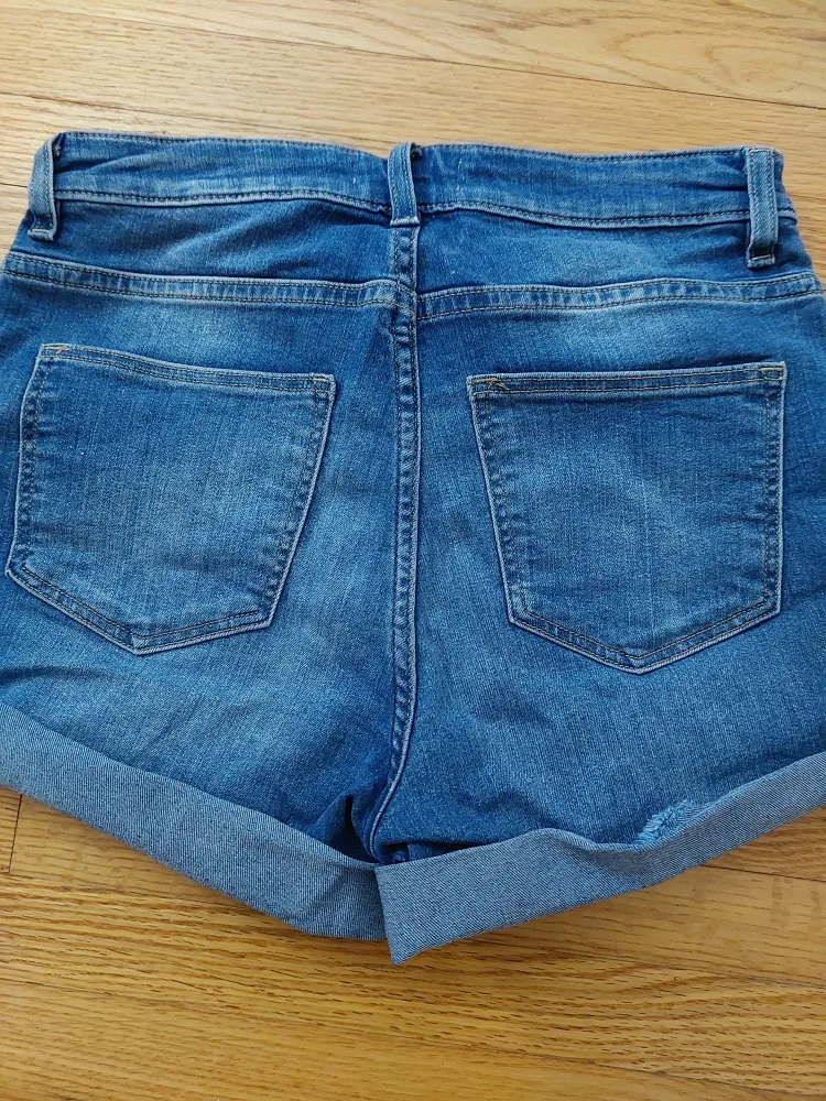 H&M Denim Shorts - Size 4 image indicator(2)