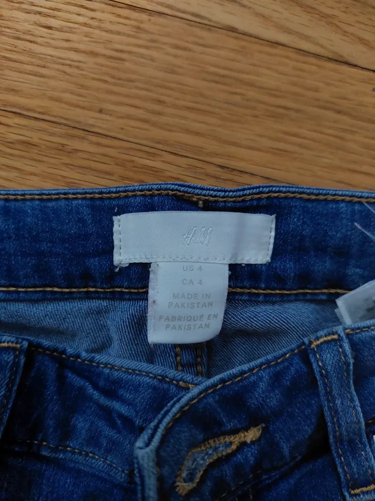 H&M Denim Shorts - Size 4 image indicator(3)