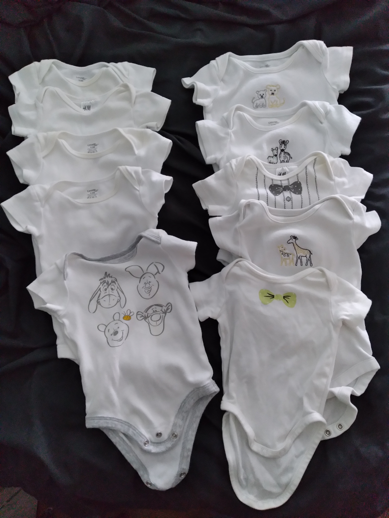 10 white short sleeved onesies 0 to 3 months