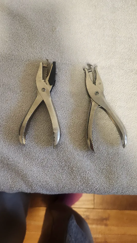 Two Metal Hole Punches image indicator(3)