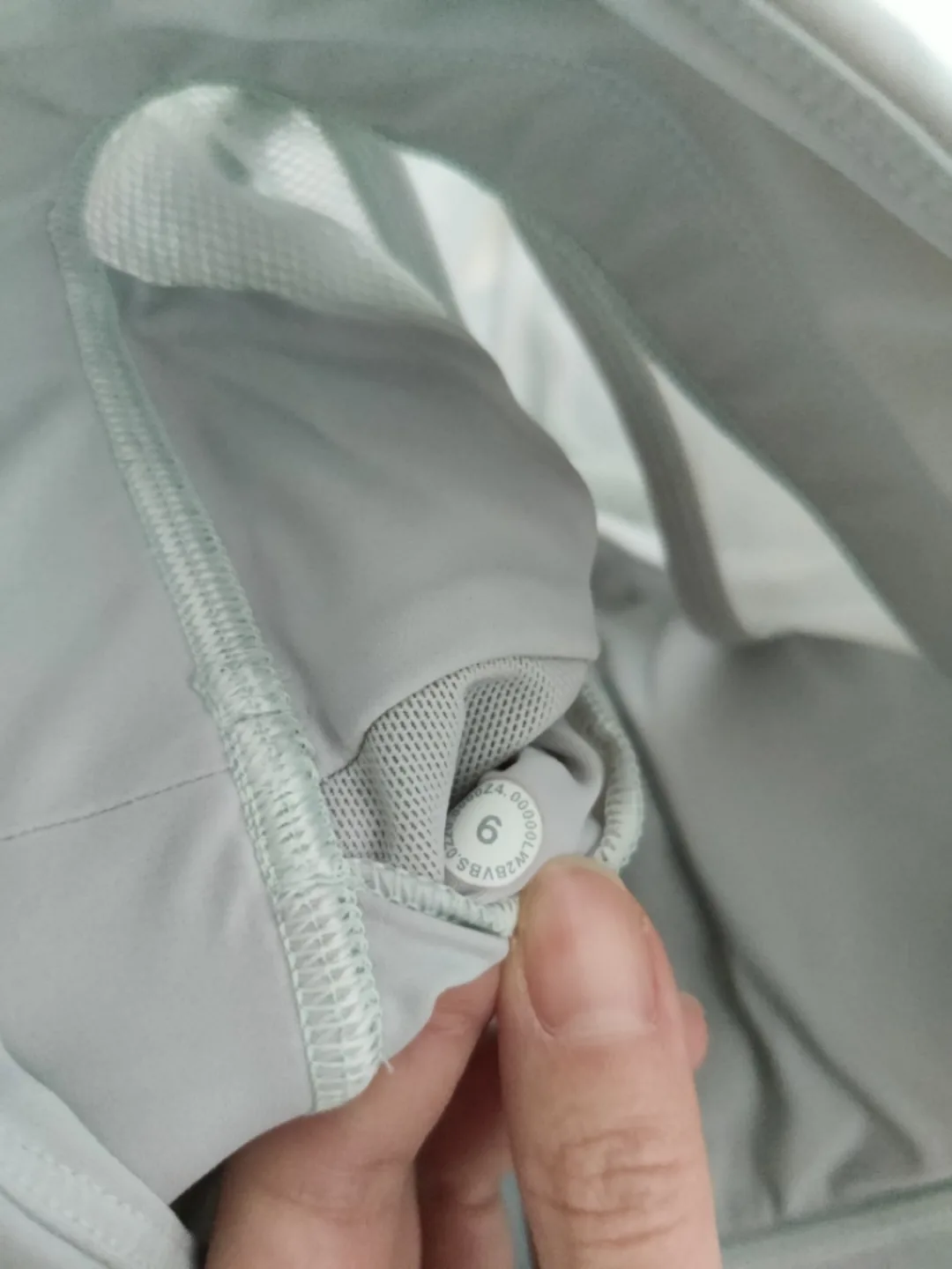 Lululemon Wunder Train tank retired bra size 6 image indicator(3)