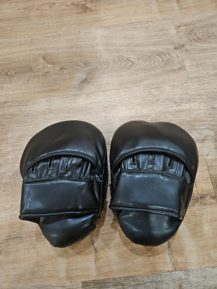 Pair of Black Boxing Focus Mitts image indicator(2)