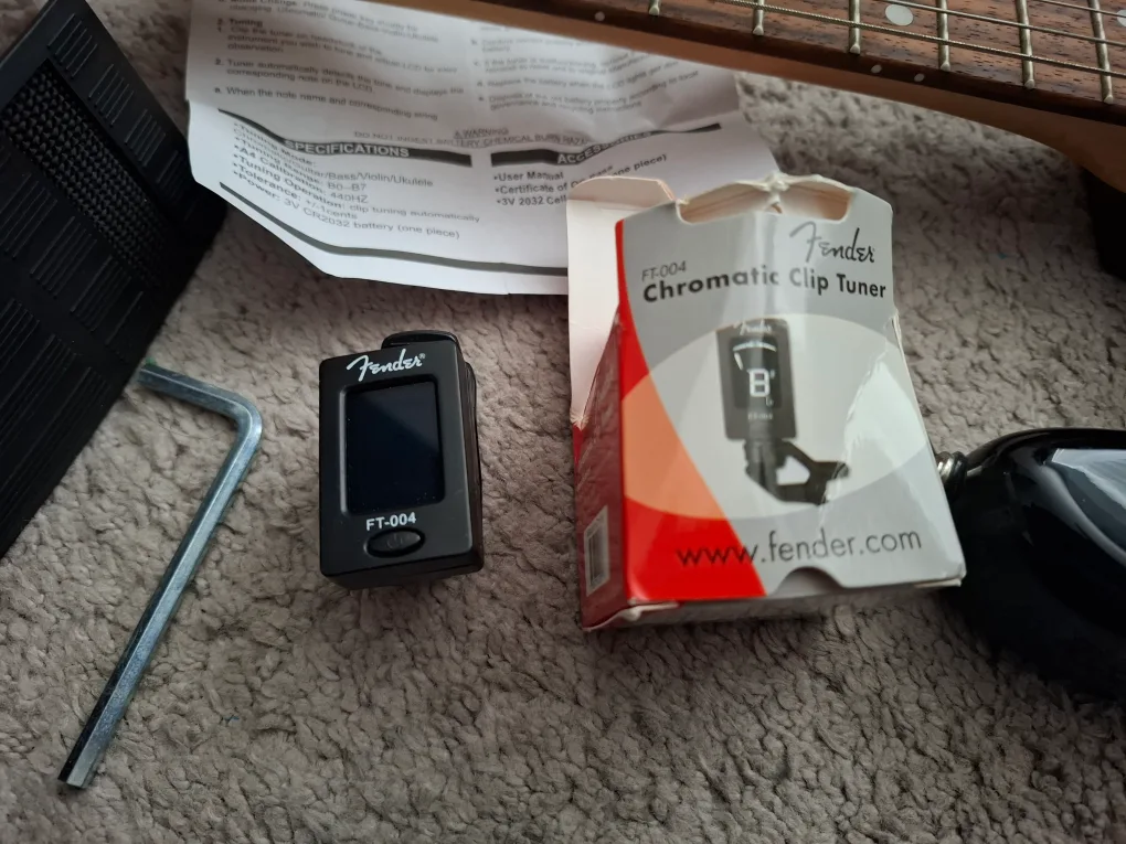 Squier by Fender Stratocaster Electric Guitar Package image indicator(4)