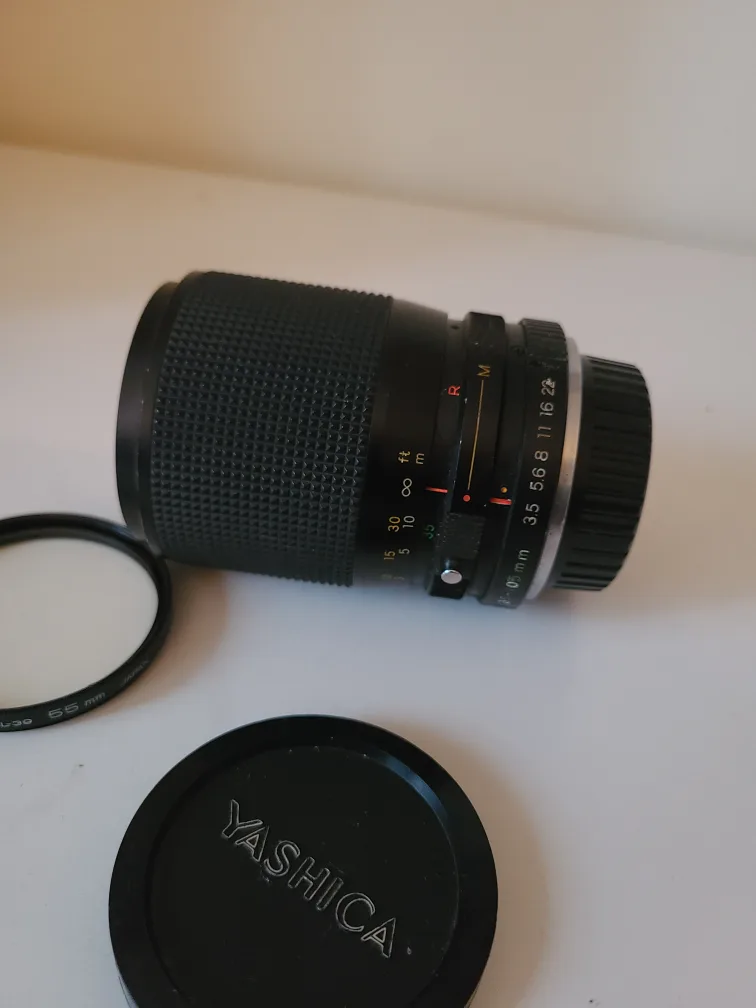 Yashica ML Zoom 35-105mm f/3.5-4.5 Lens -  w/ Caps & Filter image indicator(3)