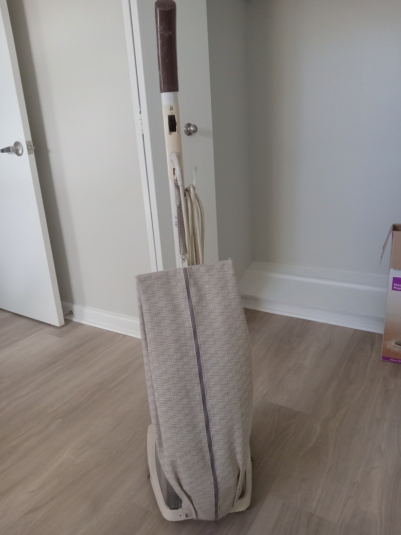 Vintage Hoover Upright Vacuum Cleaner - photo 3