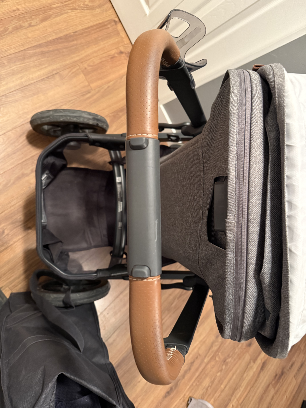 Uppababy Vista V2 Stroller with Bassinet and Accessories - photo 4