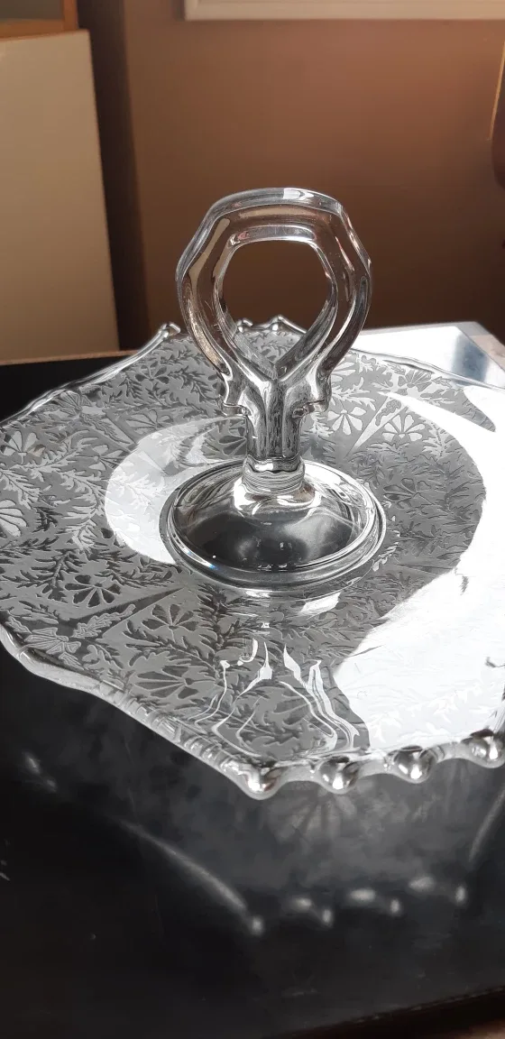 Vintage Glass Serving Plate with Handle image indicator(2)