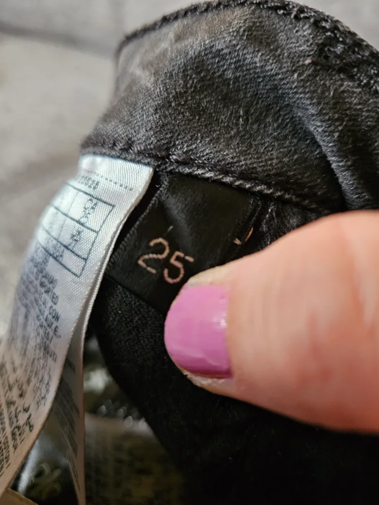 Guess Premium Black Skinny Jeans image indicator(8)