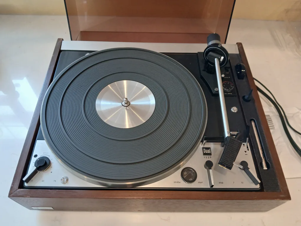Vintage Dual 1229 Turntable with Dust Cover image indicator(2)