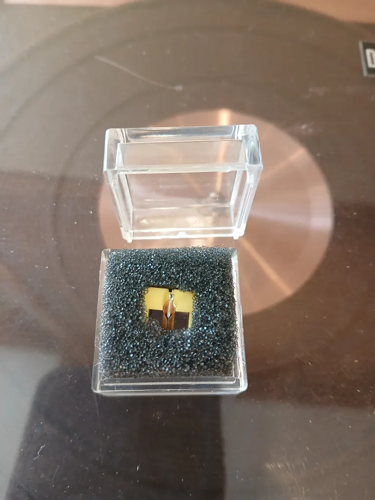 Vintage Dual 1229 Turntable with Dust Cover image indicator(5)