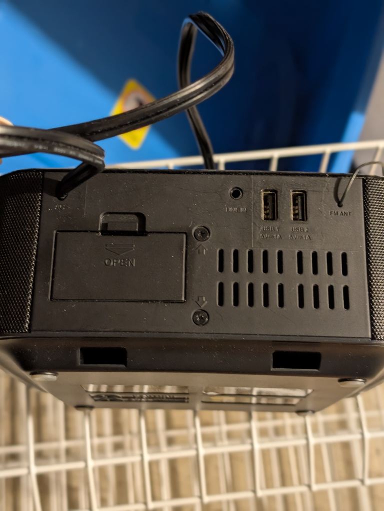Blackweb Bluetooth Clock Radio with Alarm - photo 3