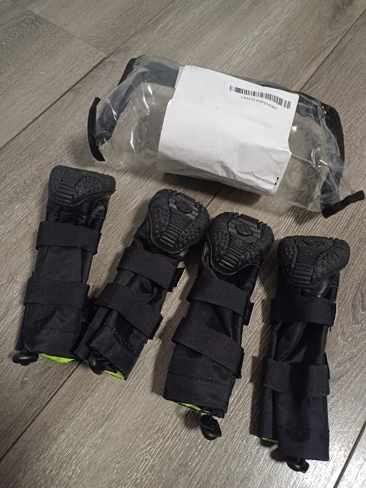 Set of Four Dog Boots - Black with Reflective Straps image indicator(6)