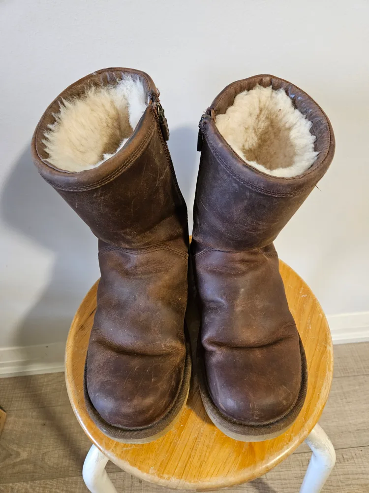 UGG Australia Classic Leather Boots - Brown - Women's Size 7 image indicator(2)