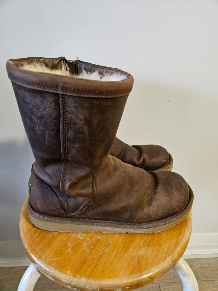 UGG Australia Classic Leather Boots - Brown - Women's Size 7 image indicator(6)