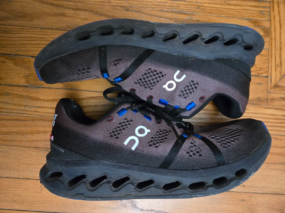 On Cloudsurfer - Women's Size US 8.5 image indicator(2)