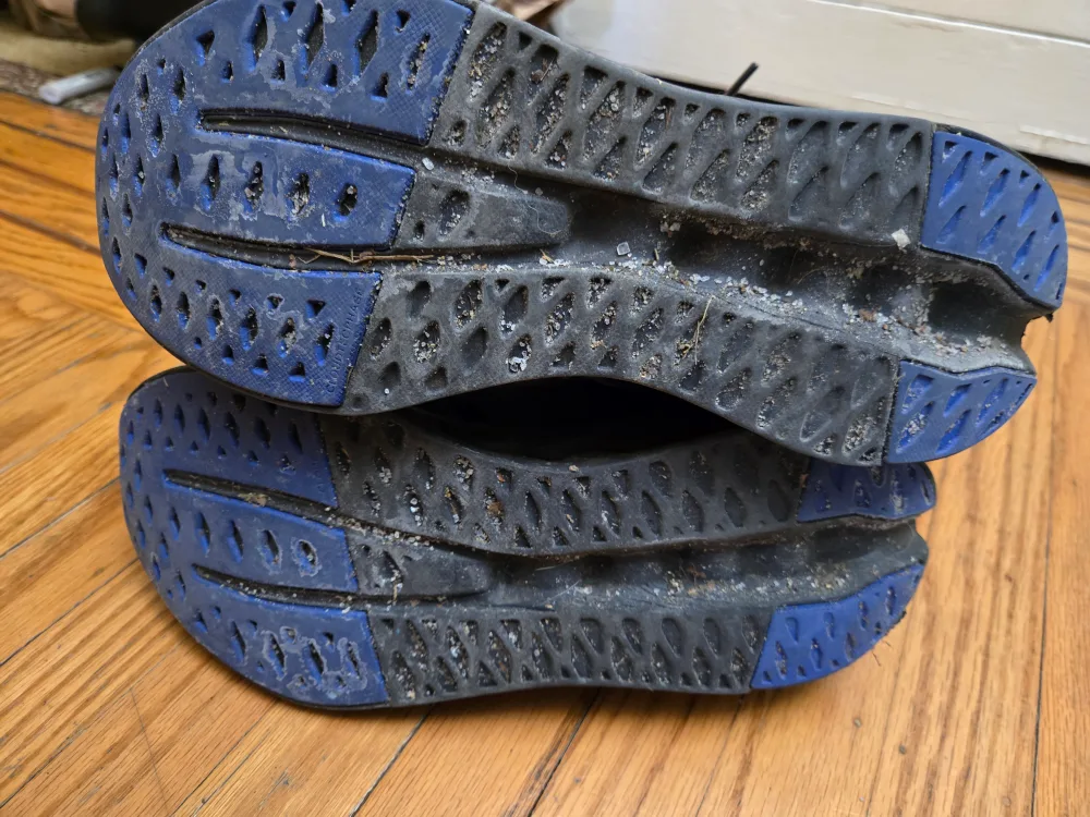 On Cloudsurfer - Women's Size US 8.5 image indicator(4)