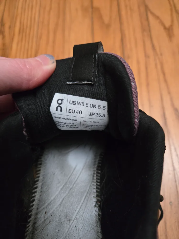 On Cloudsurfer - Women's Size US 8.5 image indicator(5)