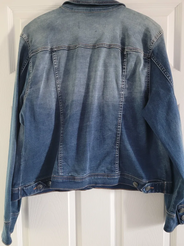 Women's Large and Xlarge assorted spring Jackets image indicator(7)