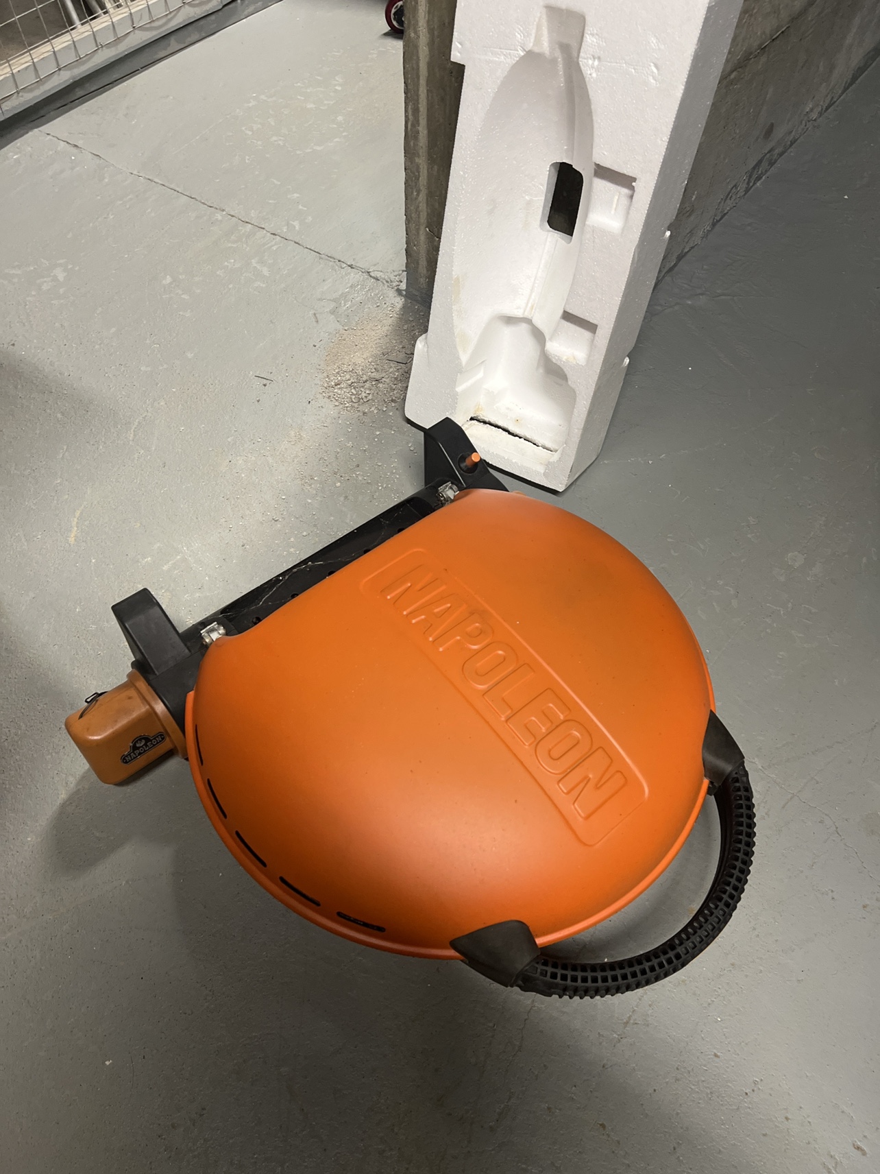 Napoleon TravelQ Portable Gas Grill - photo 3