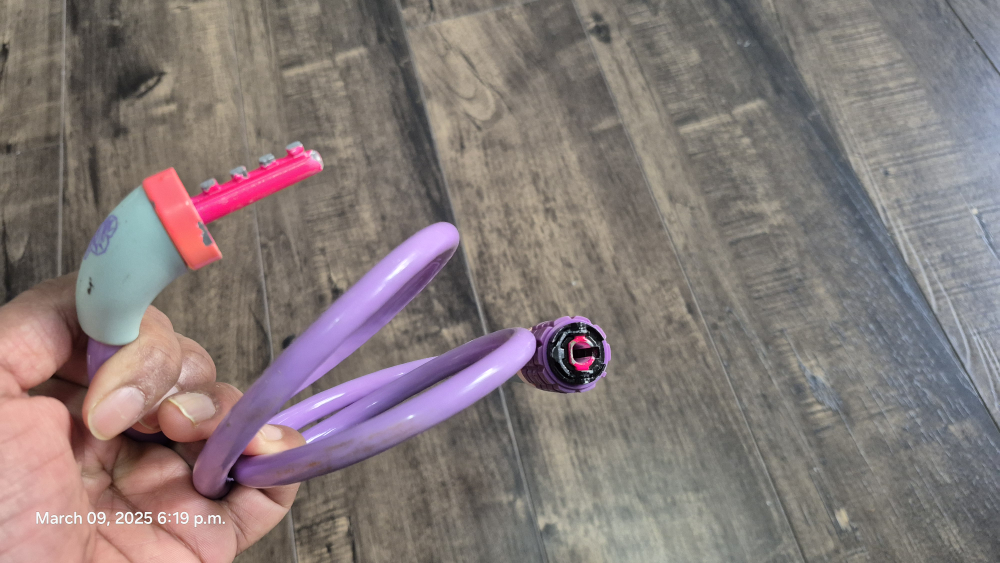 Girls' Razzo 16-inch bike with lock and helmet - photo 5