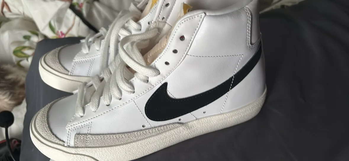 Nike shoes image indicator(4)