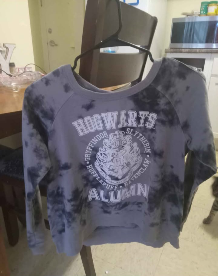 Youth Hogwarts Shirt Size Small