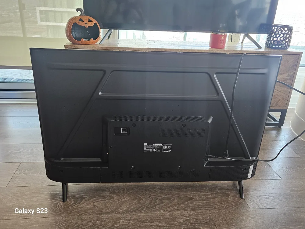 TCL Roku TV - 43" Smart TV UHD LED image indicator(5)