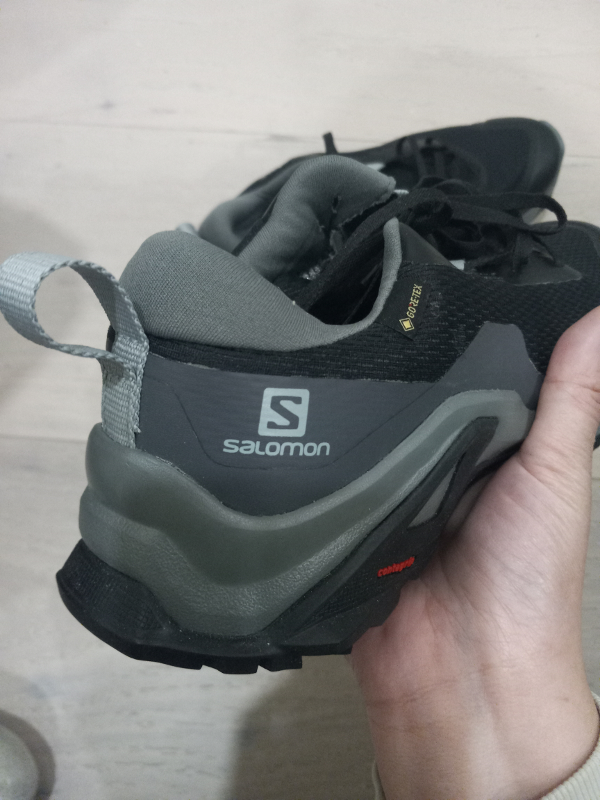 gst it for $89 Salomon Gore-Tex Hiking Shoes Women size 9