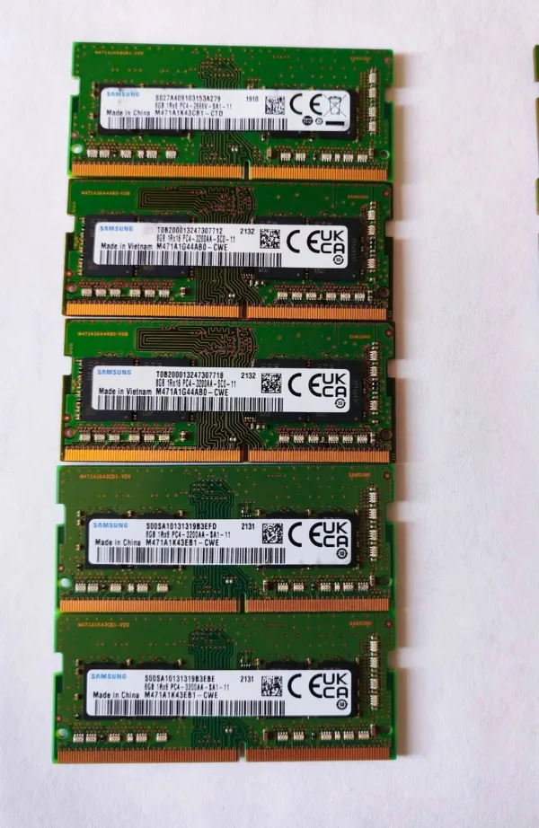 LOTS of 8 SAMSUNG DDR4 Laptop Rams (3x16Gb) (5x8Gb) image indicator(3)