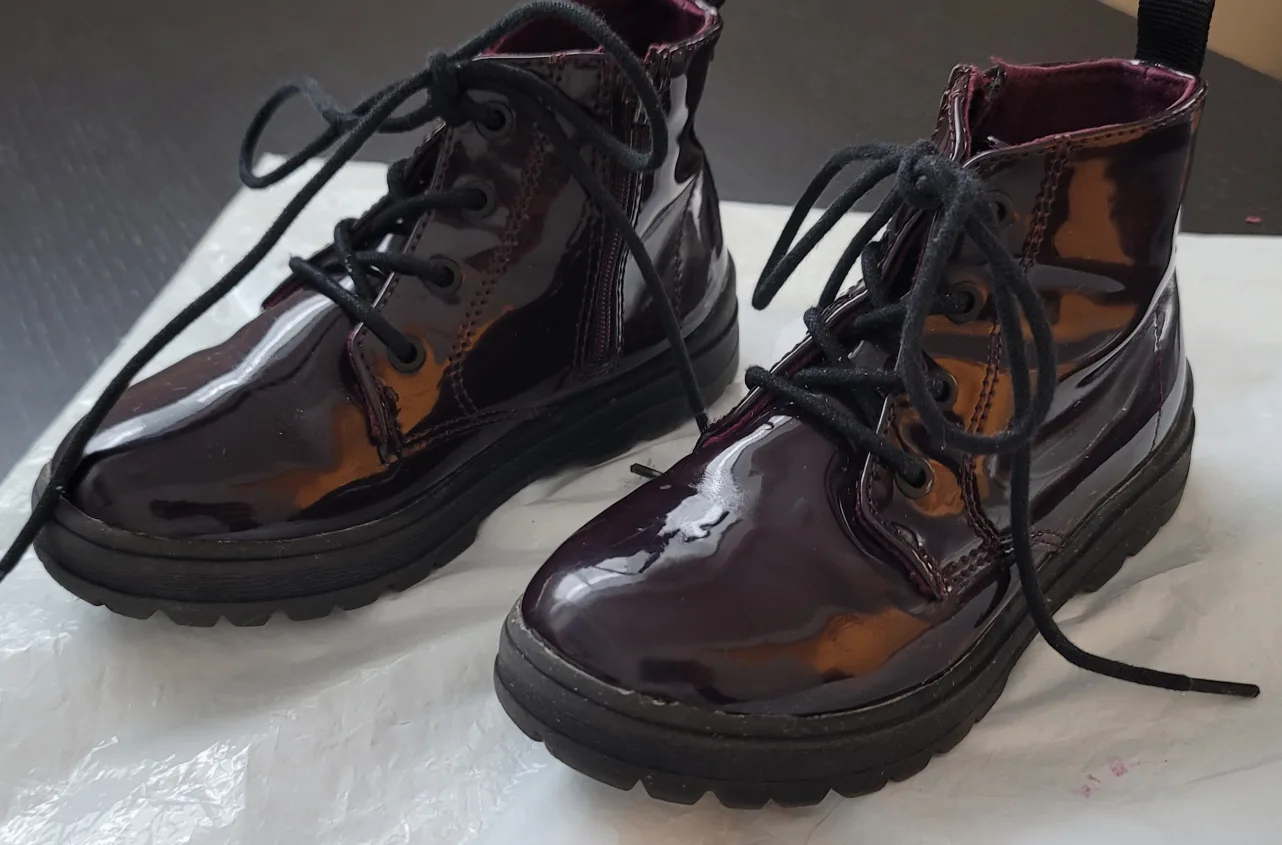 Zara Kids Patent Leather Boots Size 26 image indicator(7)