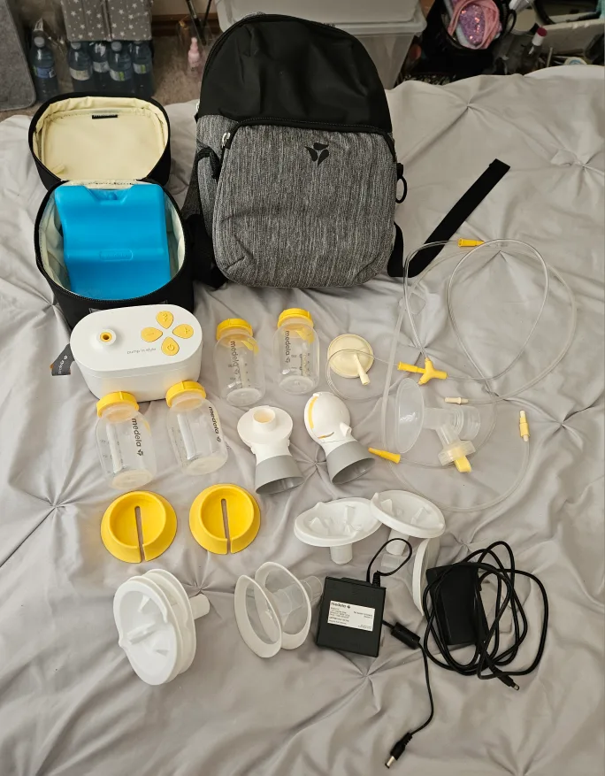 Breast Pump+Bottle Warmer + 5 Like New Bottles image indicator(5)