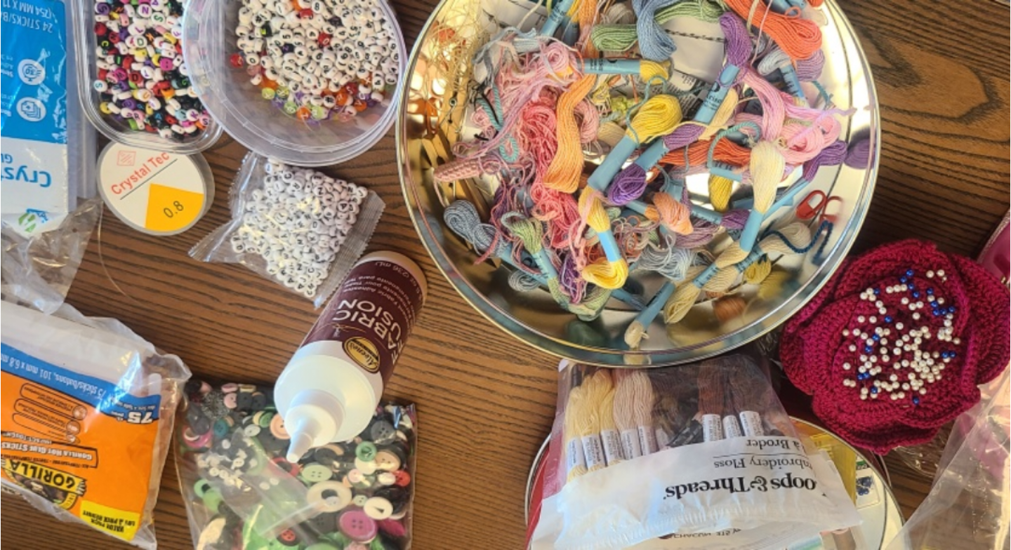 Craft Supplies Lot: Beads, Buttons, Thread, Glue Gun & More! - photo 2