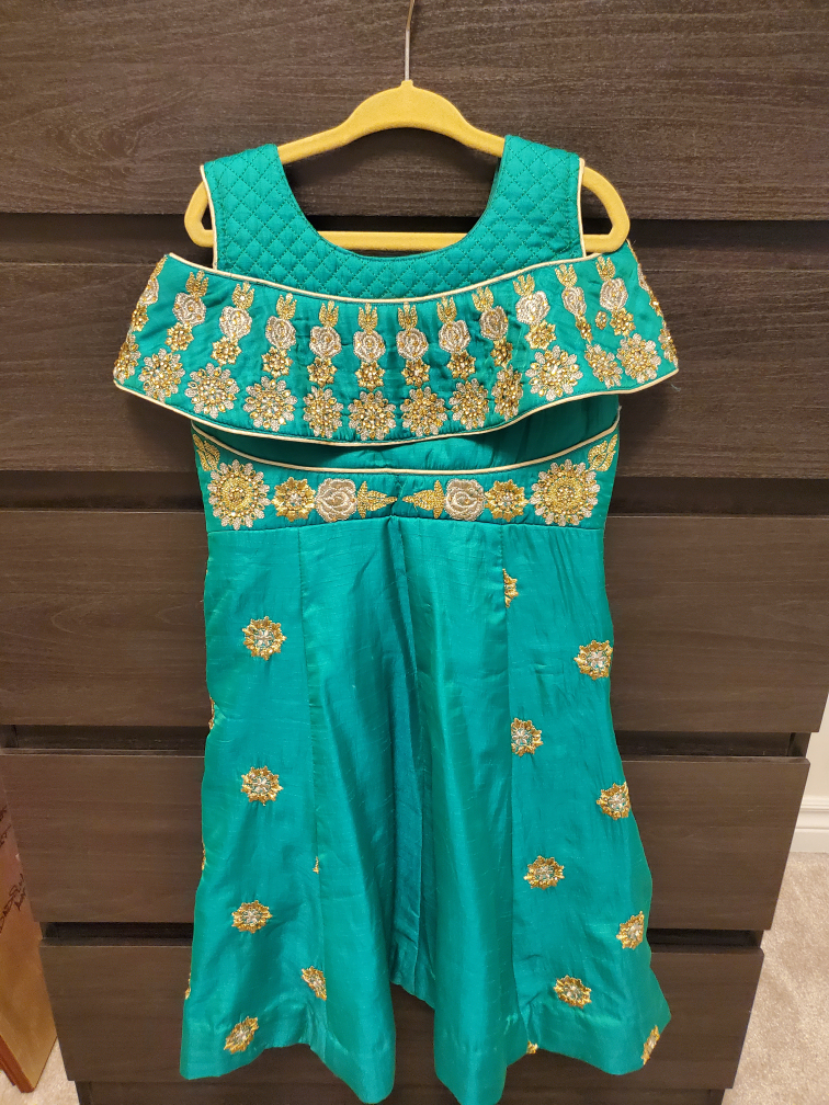 Girl's indian/pakistani suit with pant/ Dupatta - Size 22