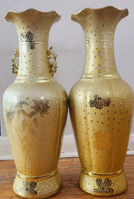 Pair of Vintage Gold Vases image indicator(3)