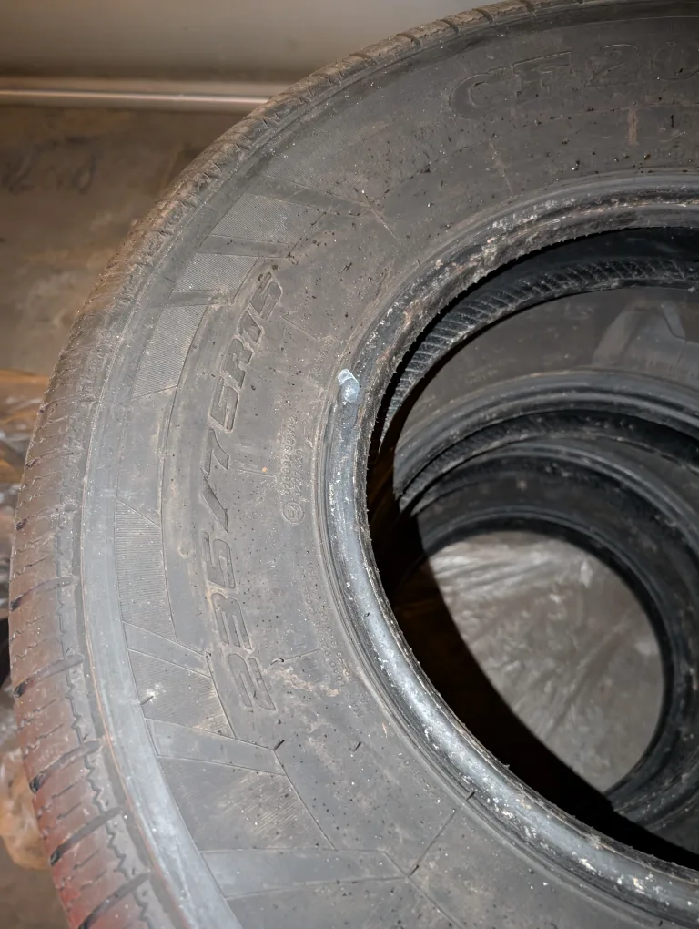 All season tires 235/75/15 image indicator(3)