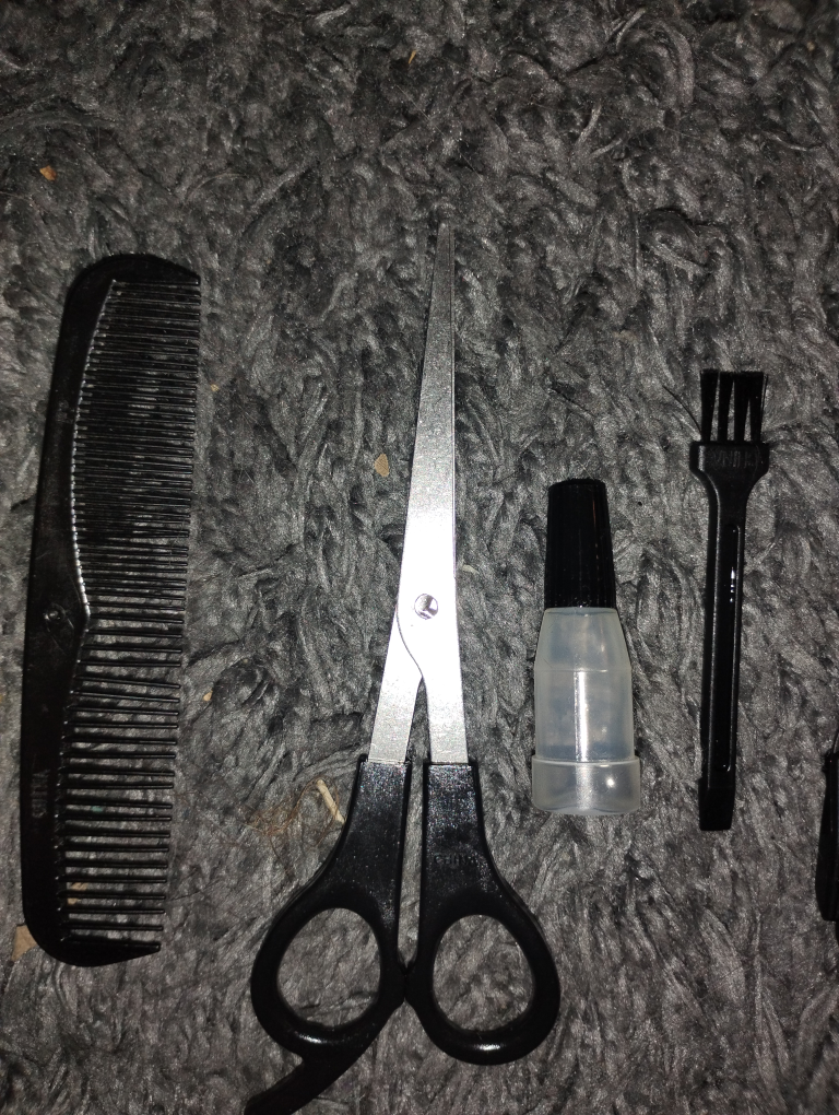 Wahl Hair Clipper Kit with multiple guards - photo 4