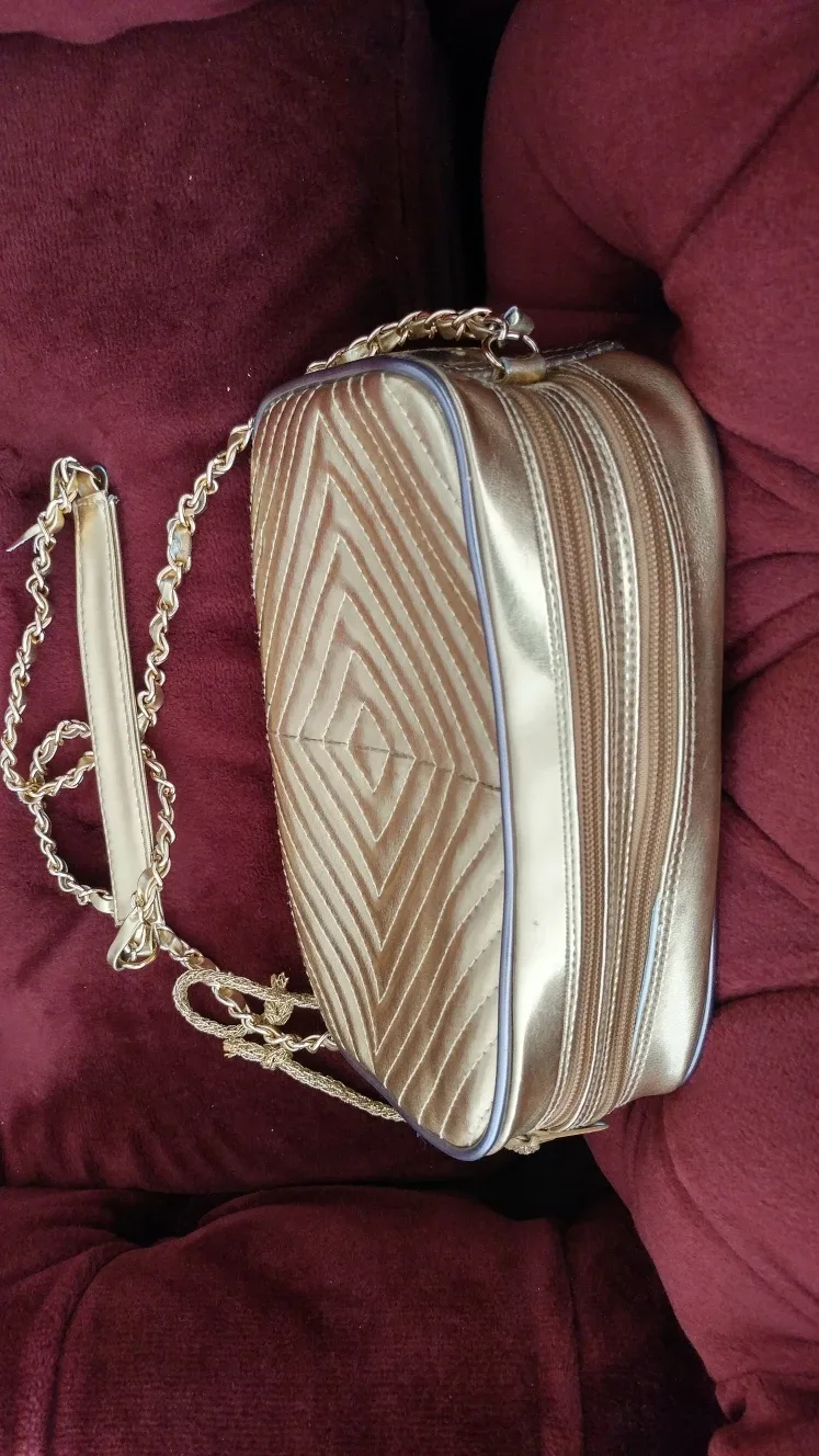 Gold quilted crossbody bag image indicator(2)