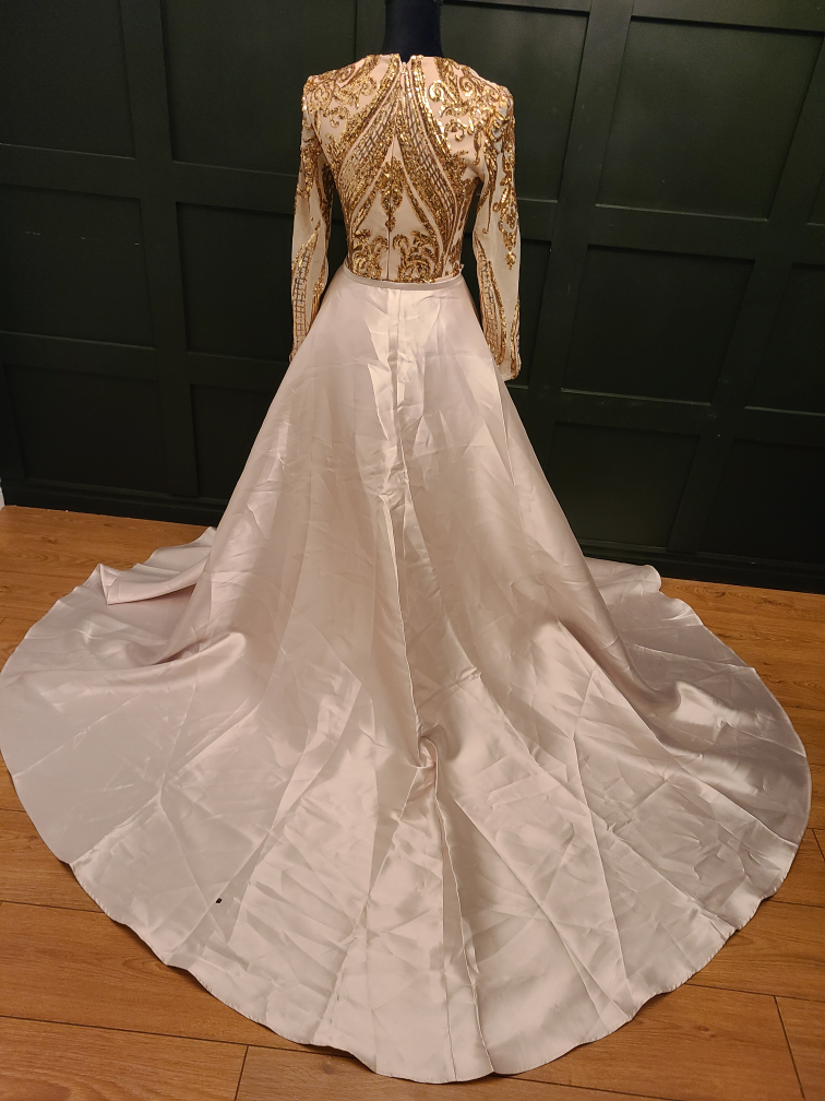 Stunning Gold Sequin & Satin Formal Gown - Size 6 - photo 3