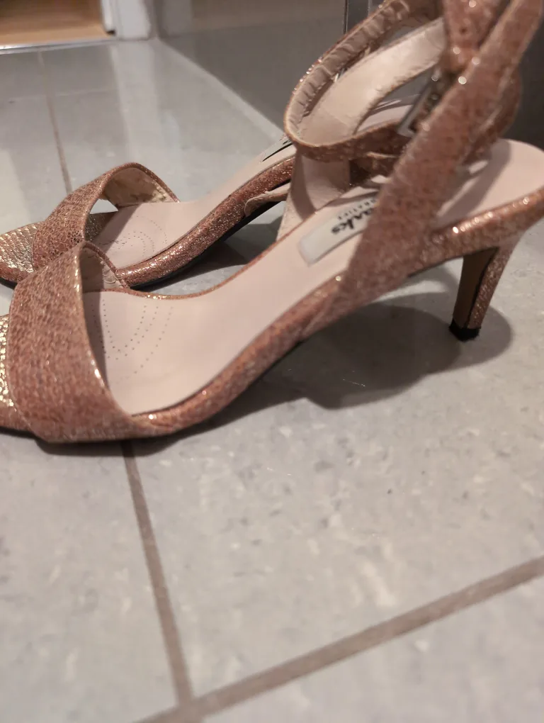 Rose Gold Clarks Sandals, Size 7 image indicator(2)