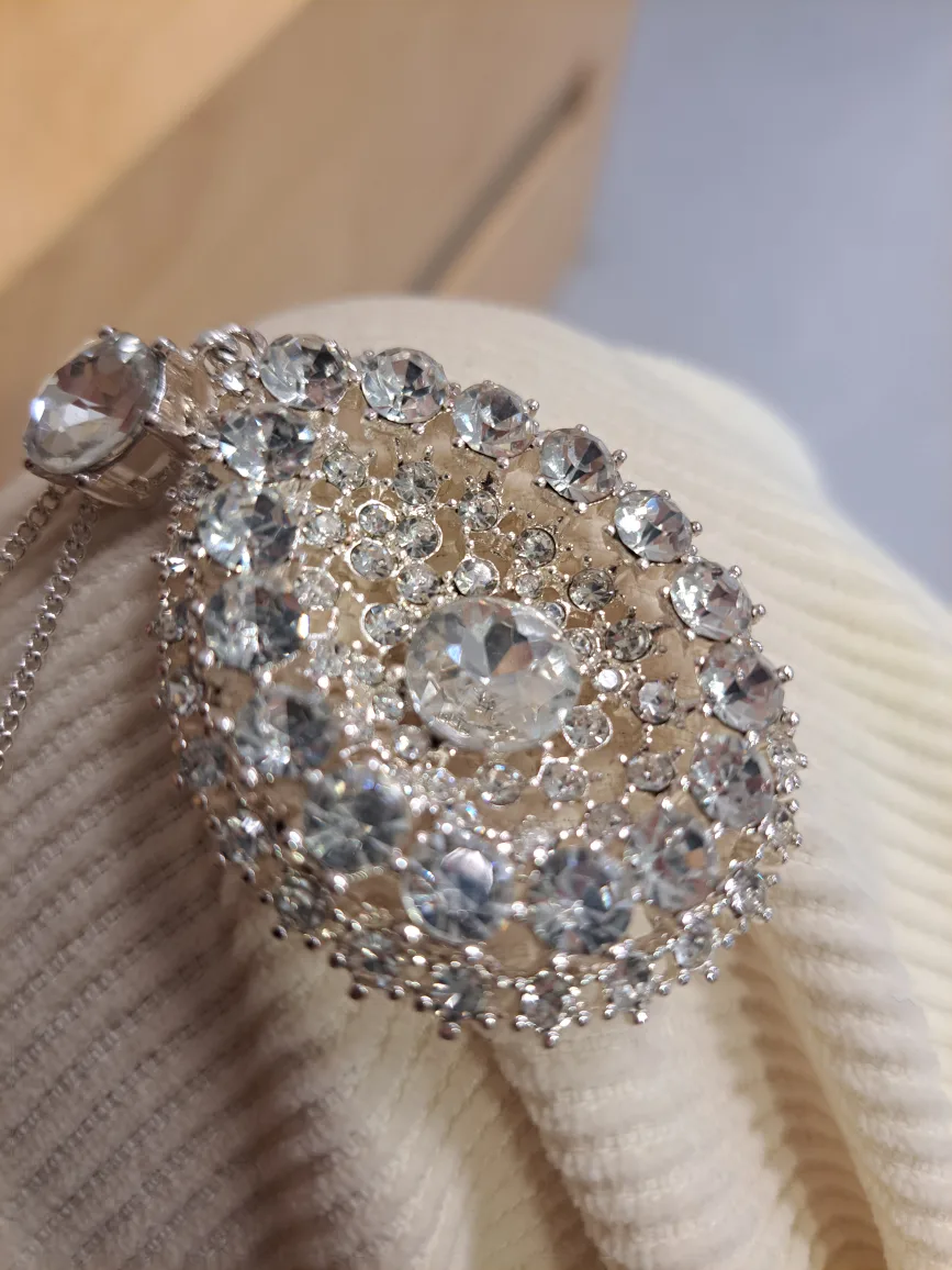 Stunning Crystal Teardrop Pendant Necklace image indicator(3)