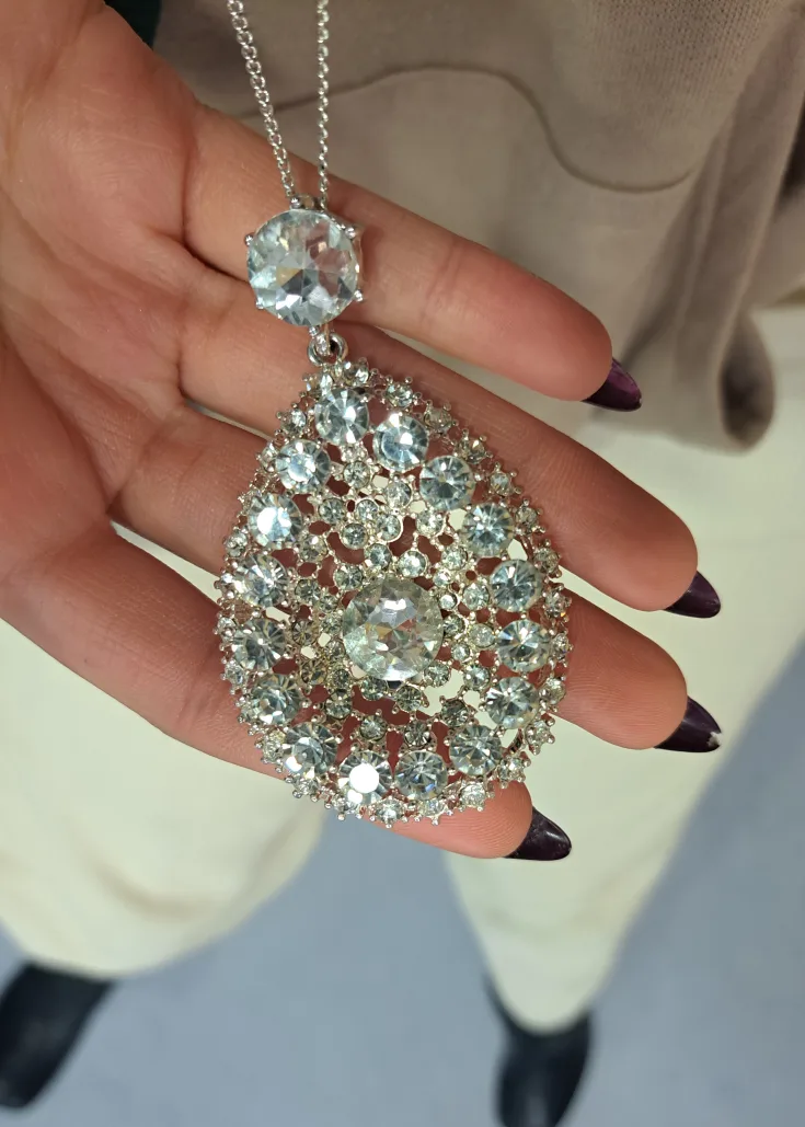 Stunning Crystal Teardrop Pendant Necklace image indicator(4)