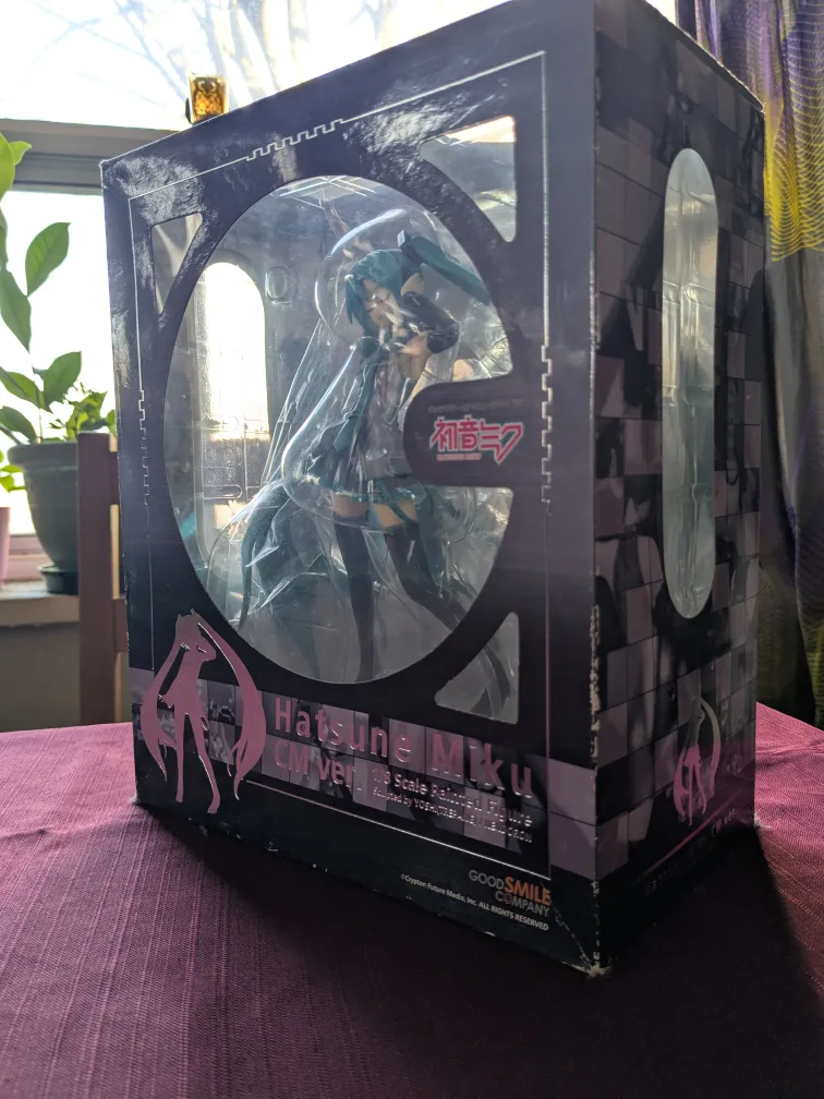 Hatsune Miku Statue ~ Like New ~ Limited Edition CM Edition image indicator(2)